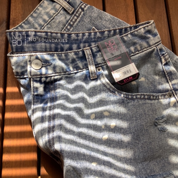 Shorts - Picture 3 of 3